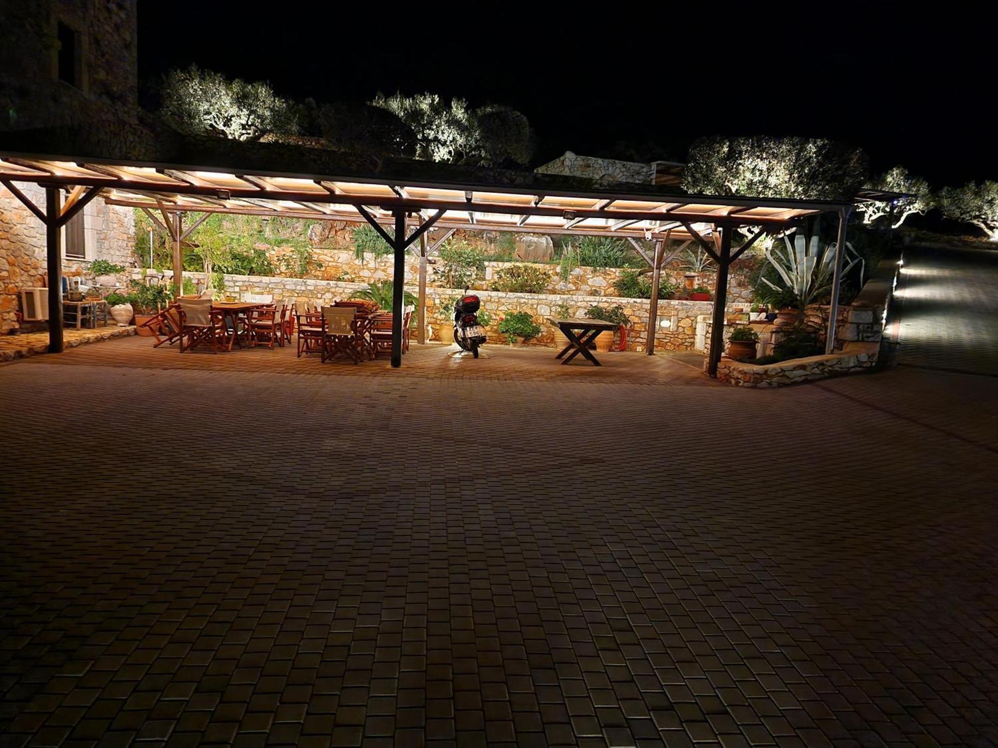 Focalion Castle Luxury Suites Pírgos Dhiroú Exterior foto