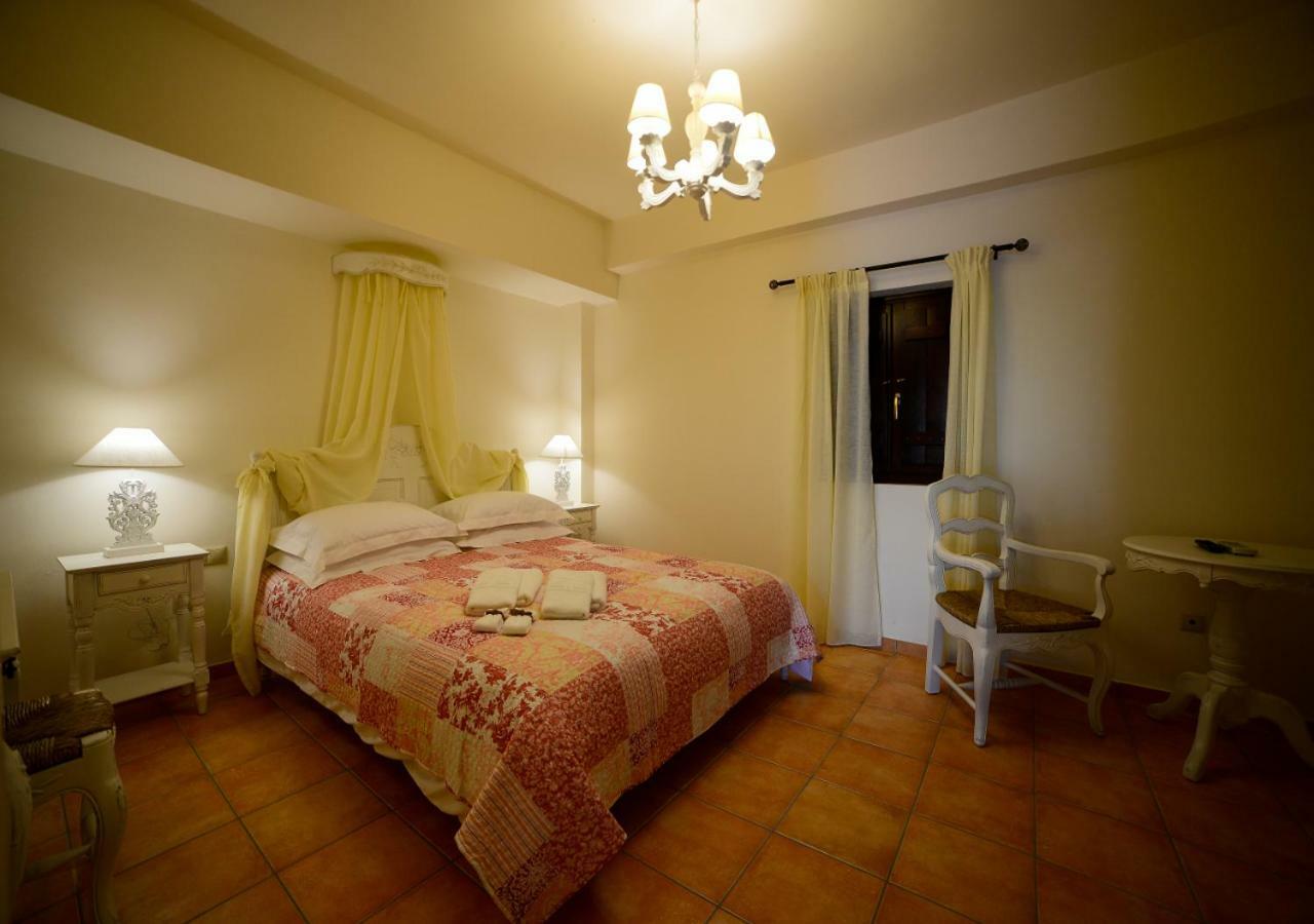 Focalion Castle Luxury Suites Pírgos Dhiroú Exterior foto